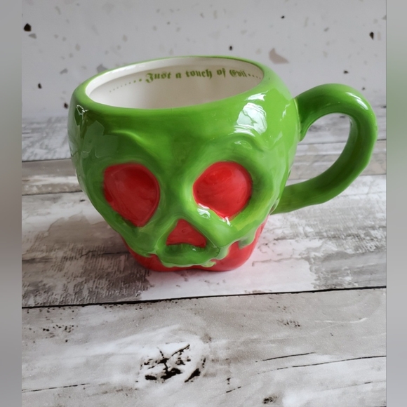 20 oz Disney Snow White Evil Queen Poison Apple Sculpted Ceramic Mug - Picture 2 of 7